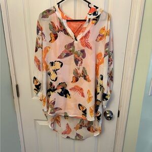 Cato Multicolor Butterfly Print Blouse size 18/20 NWOT.